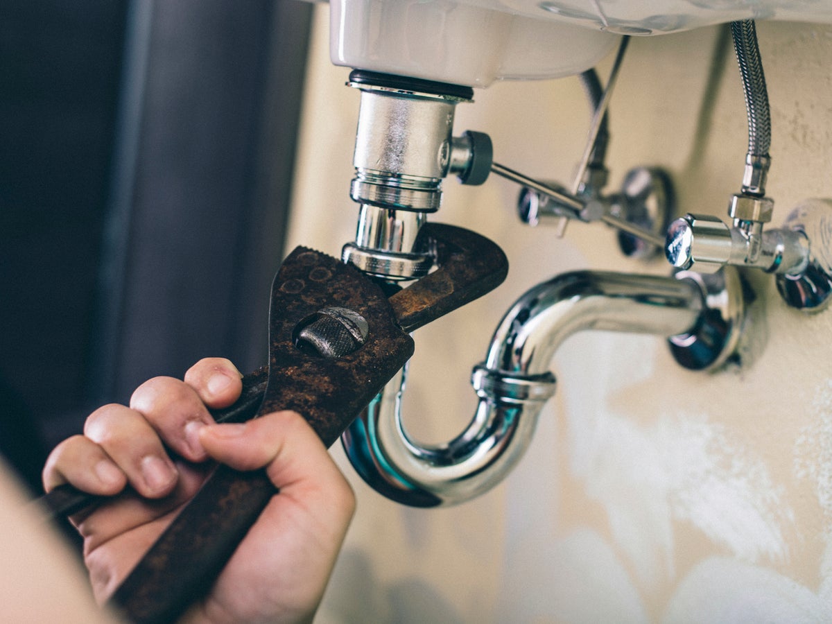 What kind of residential and commercial plumbing solution can you get from  a plumber? - Home Patty